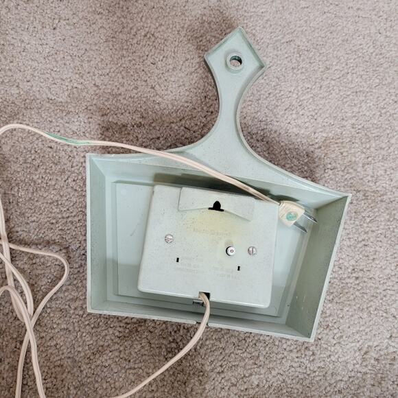 Vintage 60s 70s General Electric Green Plug In Wall Clock, Model 2155 - Picture 3 of 4
